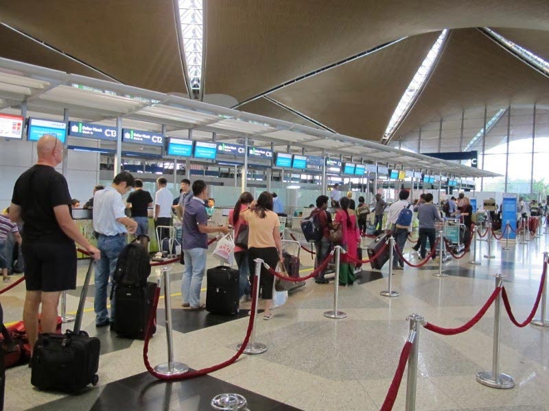 More Lombok Tourists Line up at Lombok Airport's new facility